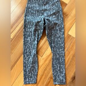 Size 8 lululemon camo wunder under leggings